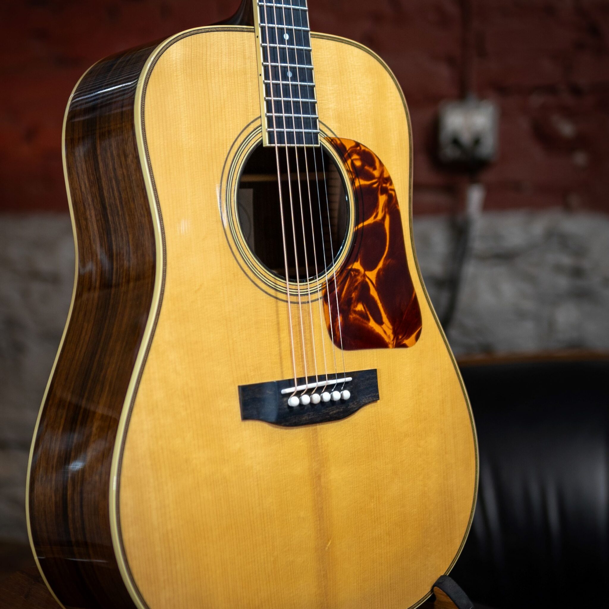 The Antique - Gallagher Guitar